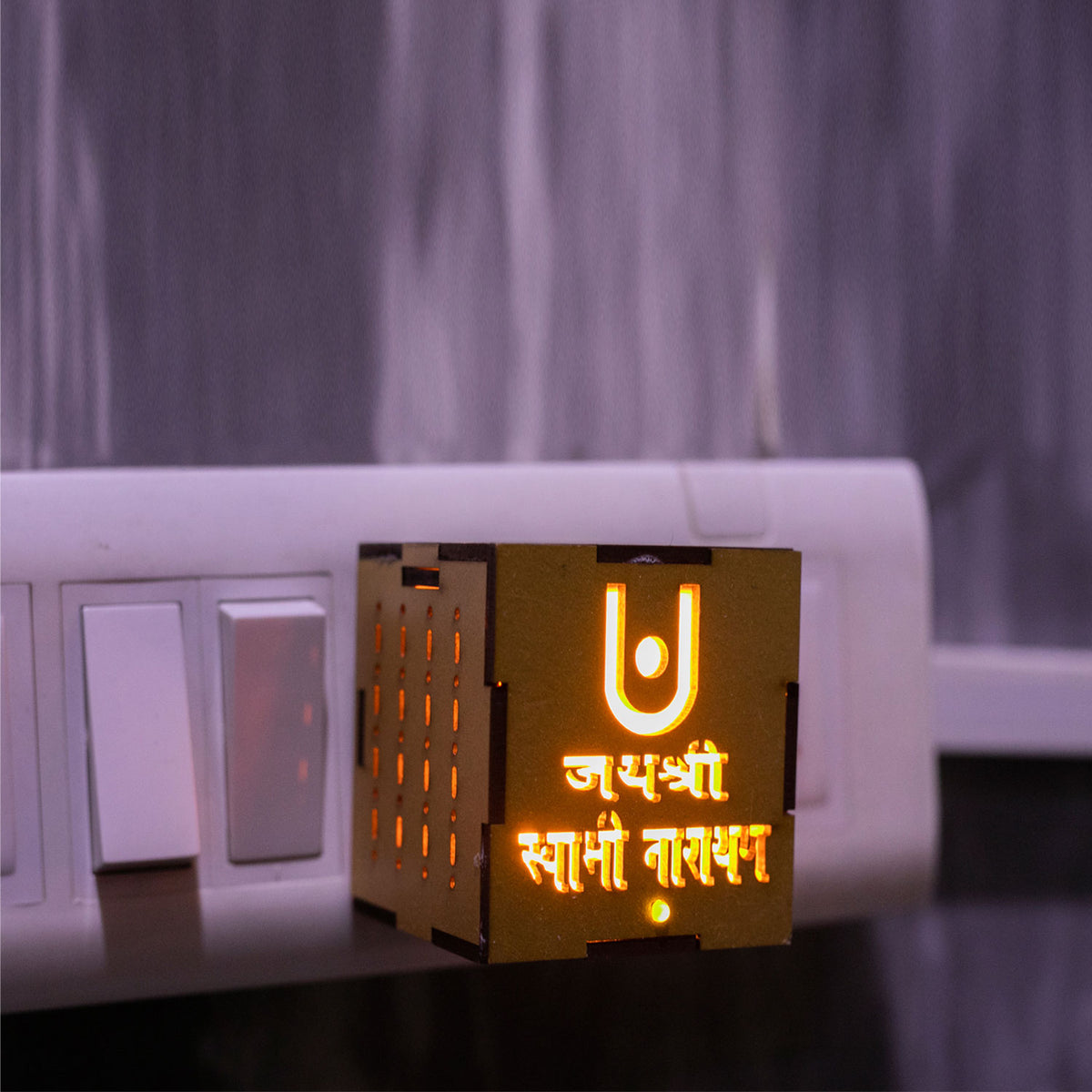 Square Wood Kapurdani Swami Narayan -(Packing-Loose)