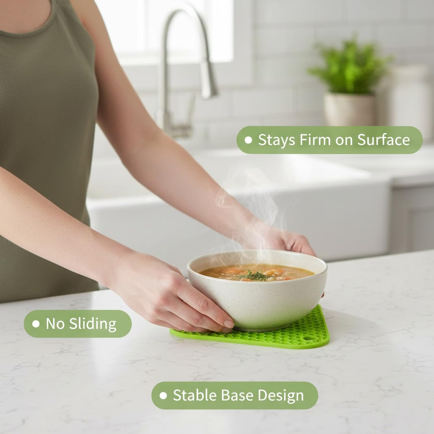 Signamio Silicone Mat for Kitchen - Pack of 4 Triangle Heat Resistant Mats, Coasters for Dining Table for Hot Pots, Trivet Heat Mats for Kitchen and Dining Table