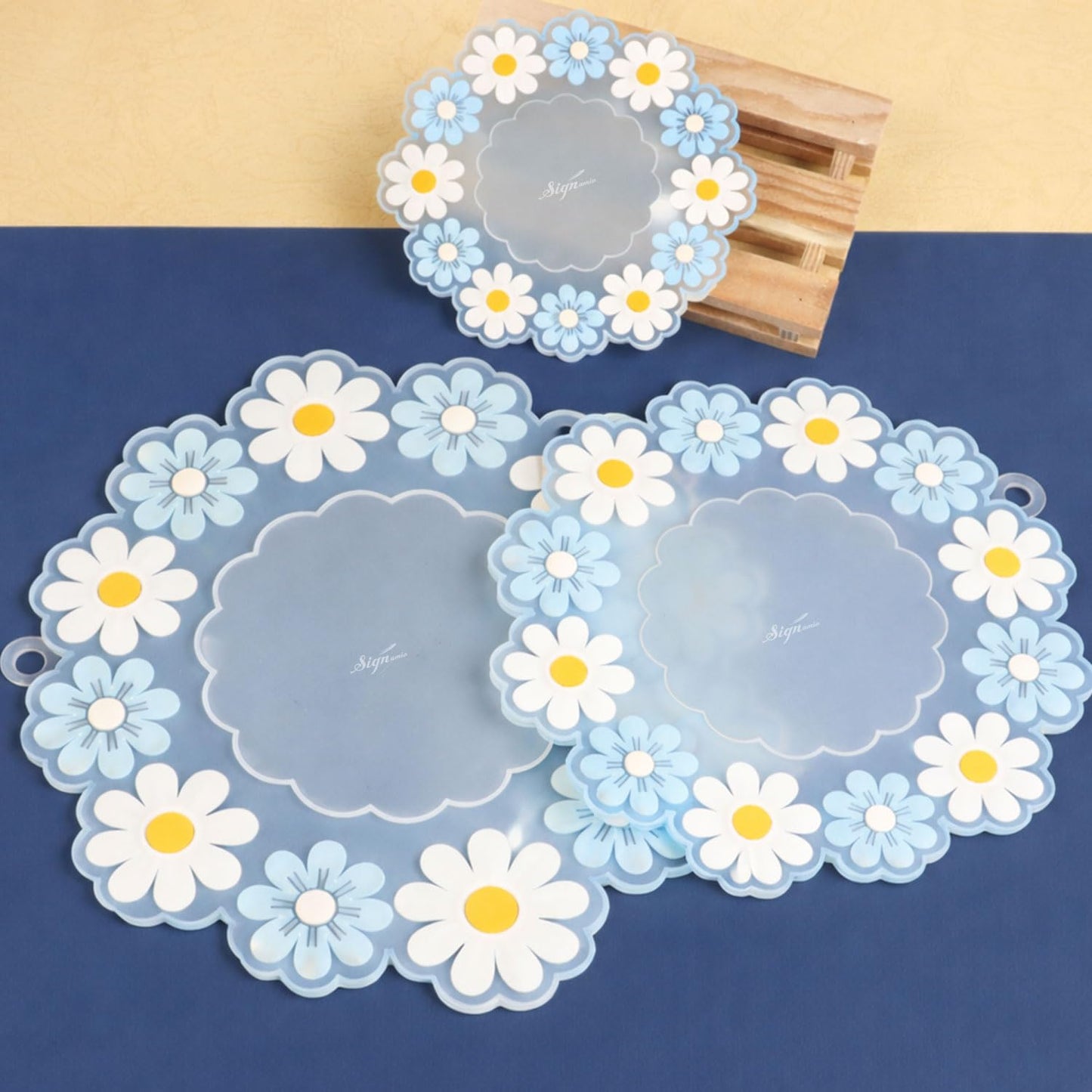 Signamio Silicone Mat for Kitchen - Pack of 4 Round Heat Mats - Coasters for Dining Table for Hot Pots - Durable Trivet Mat for Versatile Use